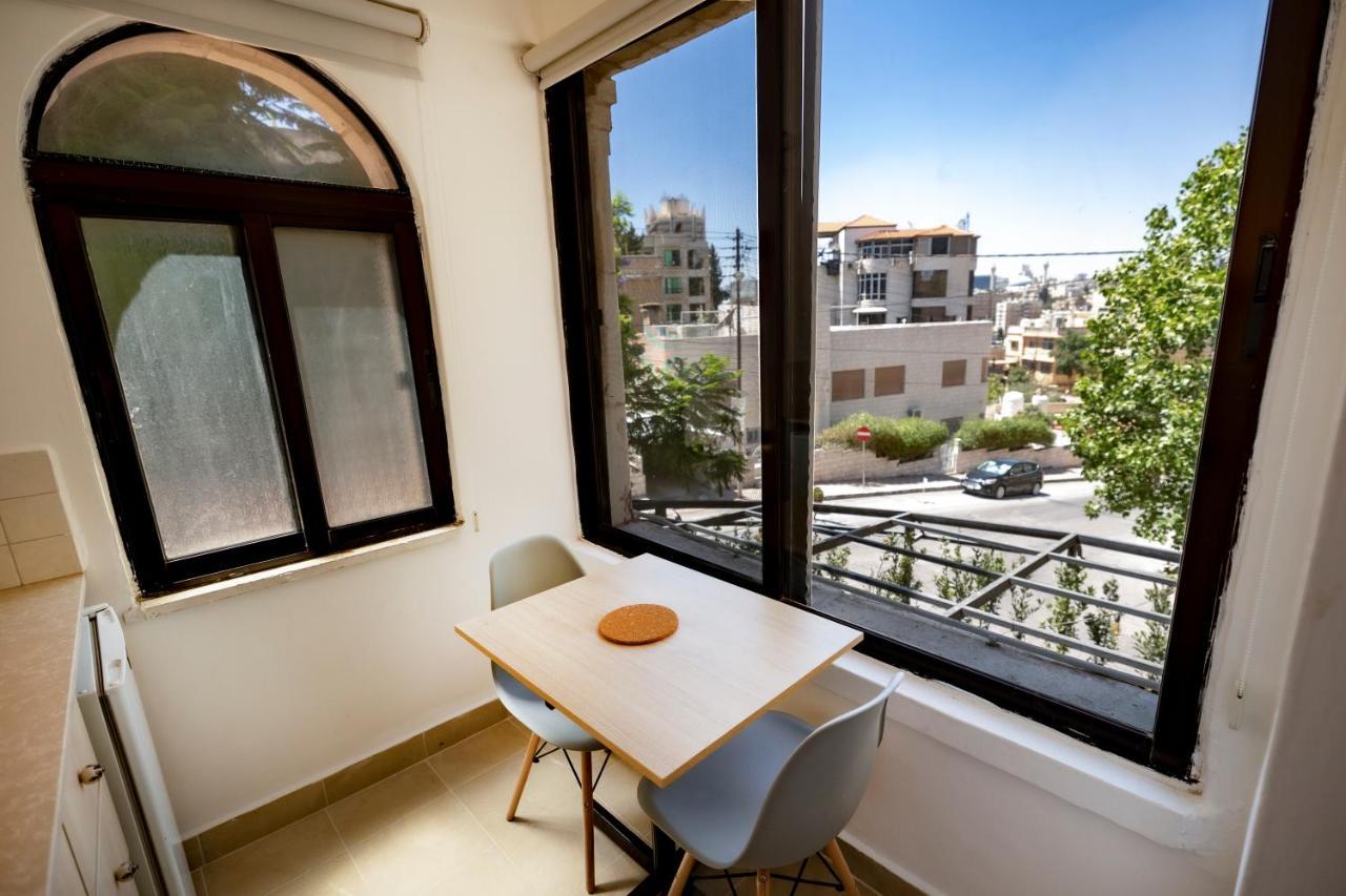 Julia'S Hotel Suites Amman Esterno foto